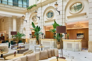 Lobby lounge