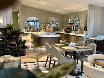Breakfast area