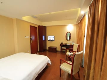 GreenTree Inn Jieyang North Linjiang Road Express Hotel