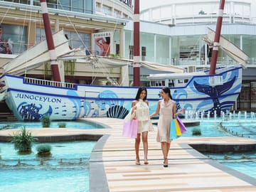 Shopping mall