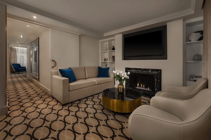 AZUR Legacy Collection Hotel