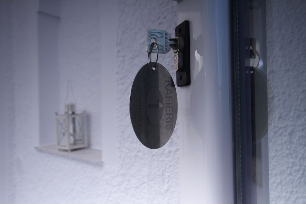 Check-in/check-out kiosk