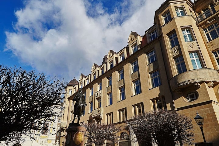 Primary image